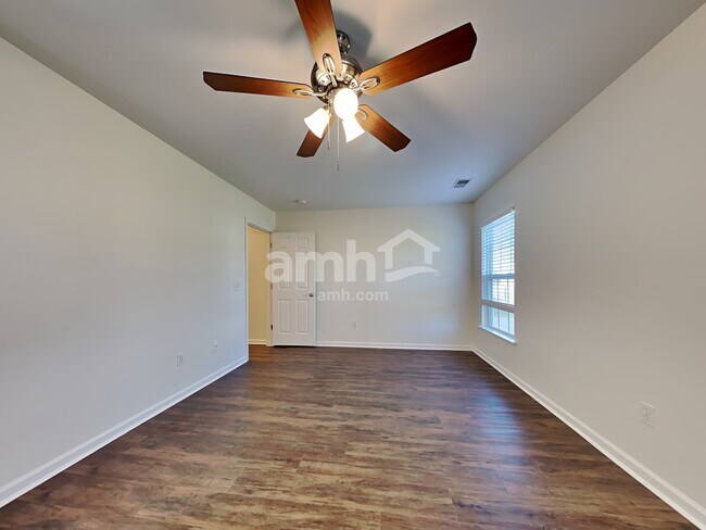 Building Photo - 6 Briarcliff Way