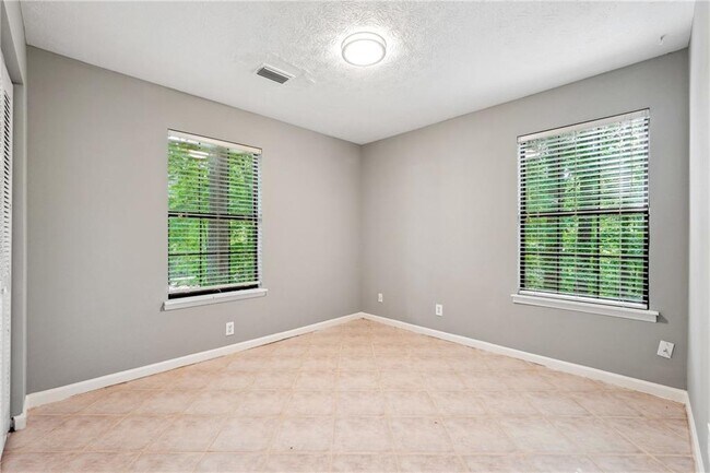 Building Photo - 2885 Webb Rd