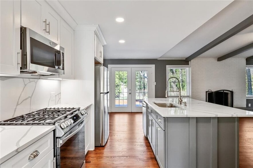 Building Photo - 2341 Rubart Dr