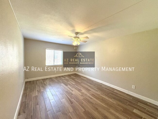 Building Photo - 3825 E Camelback Rd