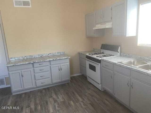 Building Photo - 14633 Valentin Dr