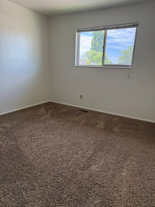 Building Photo - 29 S 1450 W