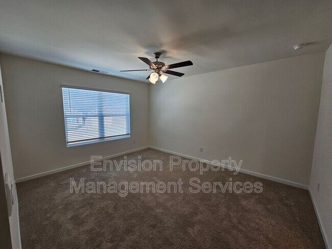 Building Photo - 611 Dairy Dr