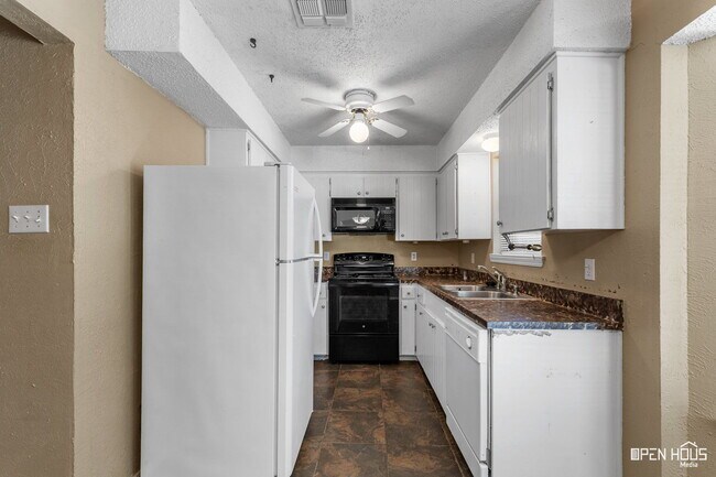 Building Photo - 216 Dirks Dr