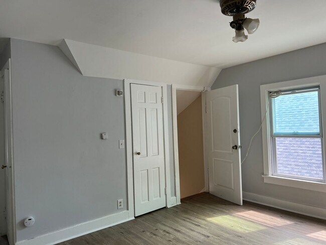 Building Photo - 175 Avenue E