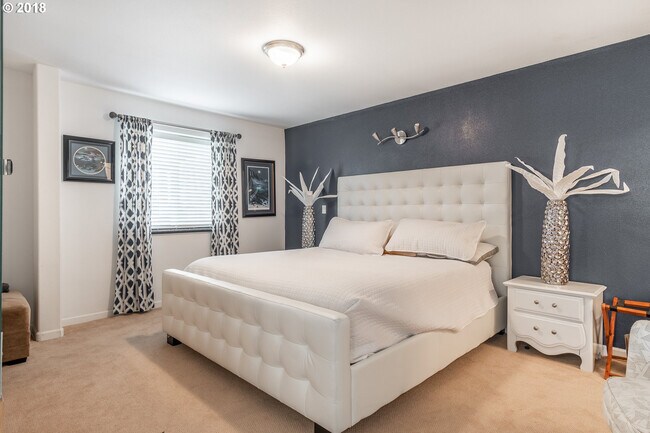 Building Photo - 3995 SW Lafollett Rd