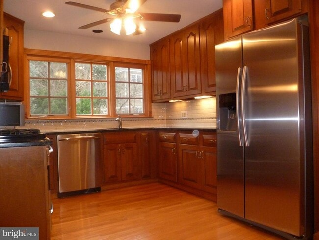 Building Photo - 7115 Warbler Ln