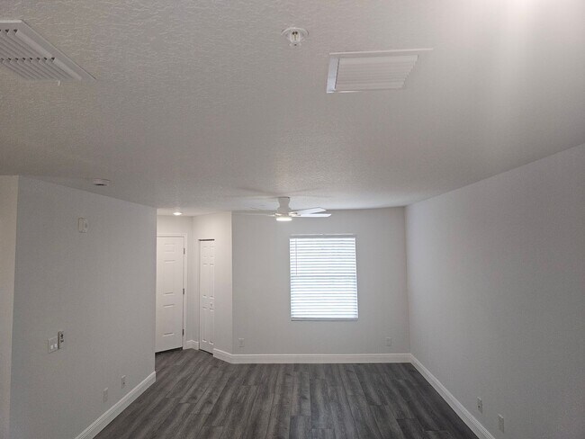 Building Photo - 3024 Parkway Blvd