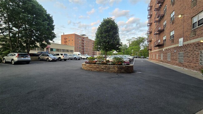 Building Photo - 20 Secor Pl