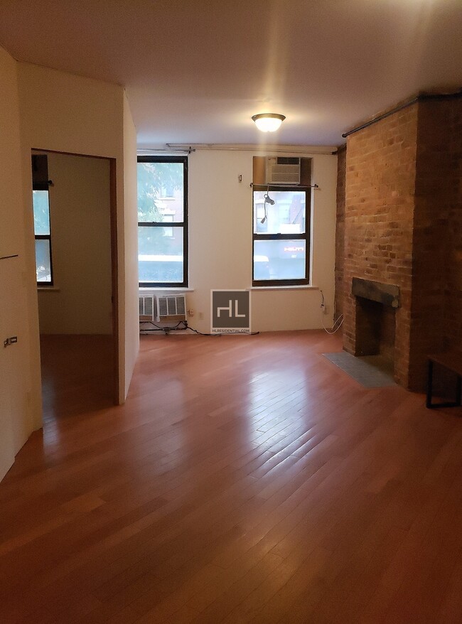 Building Photo - 572-579 9th Ave