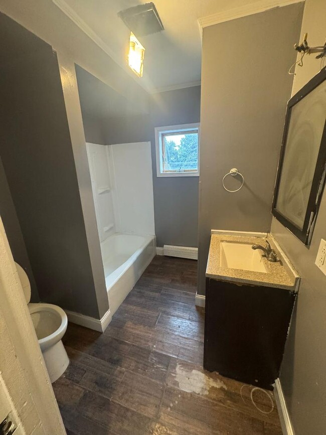 Building Photo - 125 Caroline Ave