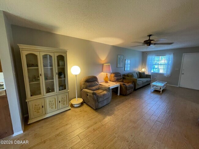 Building Photo - 1000 Egret Ct