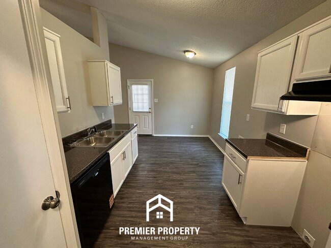 Building Photo - Newly Renovated 3BR/2BA in 38141 | Vaulted Ceilings, Fireplace & Fenced Yard