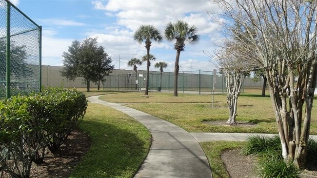 Building Photo - 605 Rochester Loop