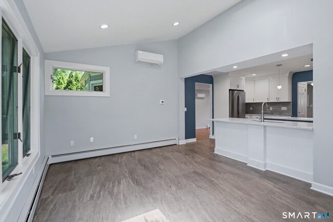 Building Photo - 145 Casmir Dr