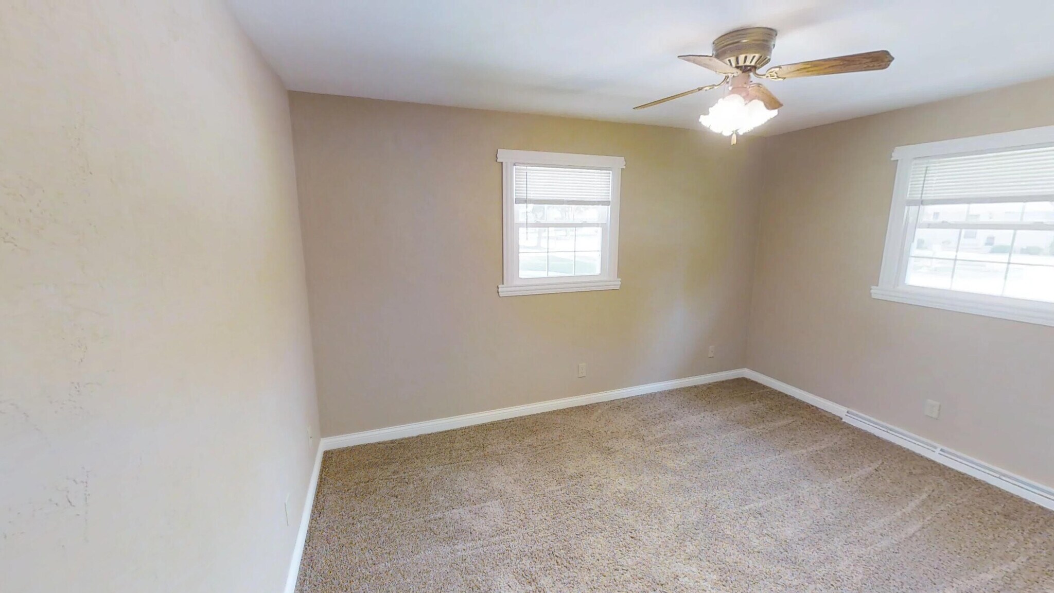 Building Photo - 325 S Matthias St