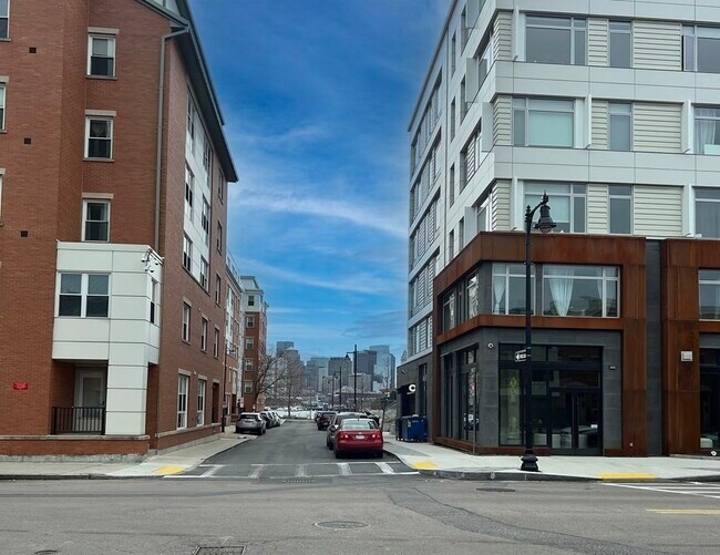 Building Photo - 154 Sumner St