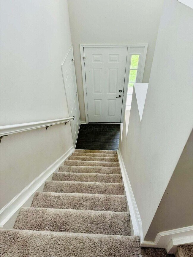 Building Photo - 3225 Rossmore Cir