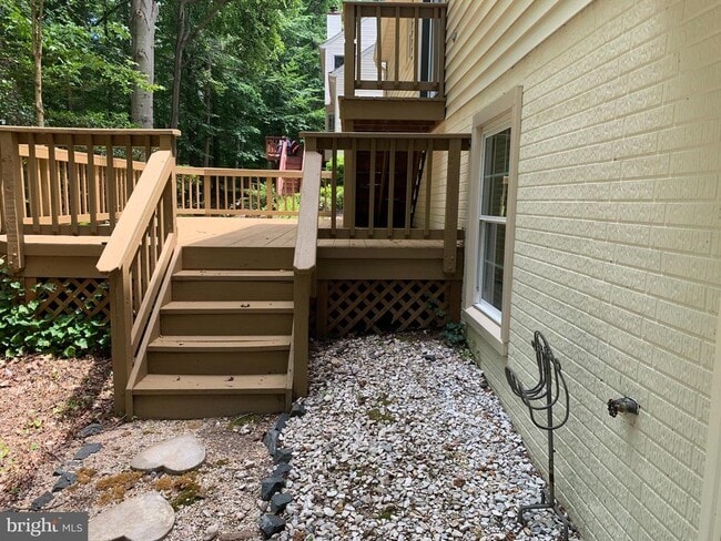 Building Photo - 2002 Admiral Dr