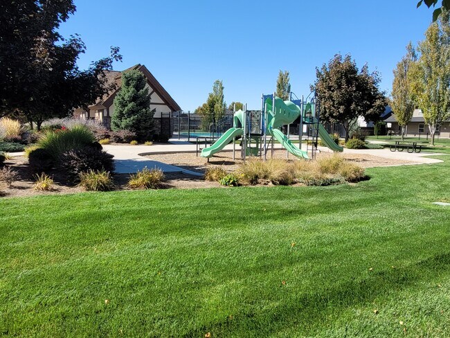 Building Photo - 608 W Laughton Dr