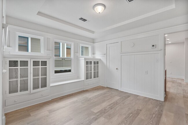 Building Photo - Beautifully Remodeled Home