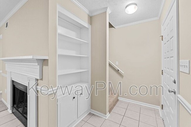 Building Photo - 3920 Almon Dr