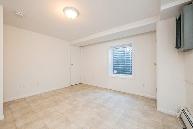 Building Photo - 130 Soundview Rd