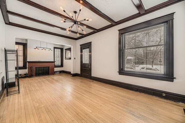Building Photo - Beautiful 3-bedroom/2 bath unit in an Updated Victorian home in City Park! All utilities included...