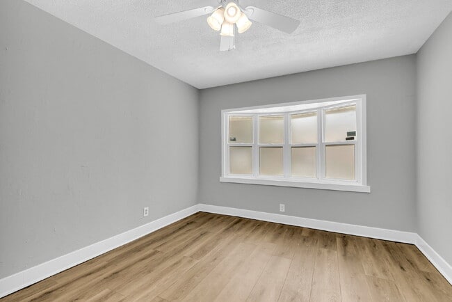 Building Photo - Location, Space and convenience at this adorable home.