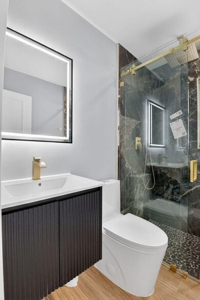 Building Photo - 341 SE 3rd Ave