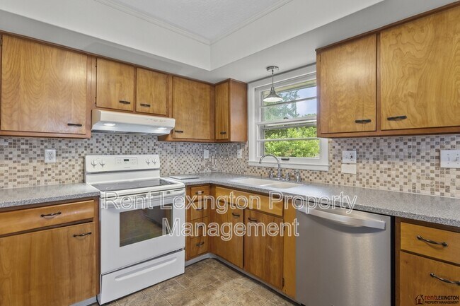 Building Photo - 2124 Violet Rd