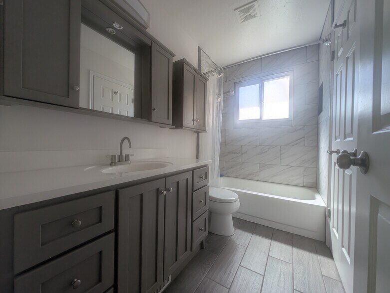 Building Photo - 5750 S Dynasty Oaks Cir