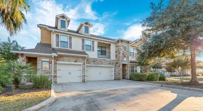 Building Photo - 1800 Egret Bay Blvd