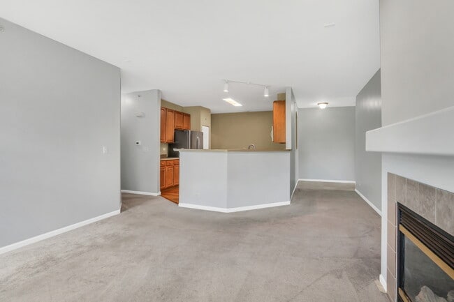 Building Photo - 210 Rosehall Dr