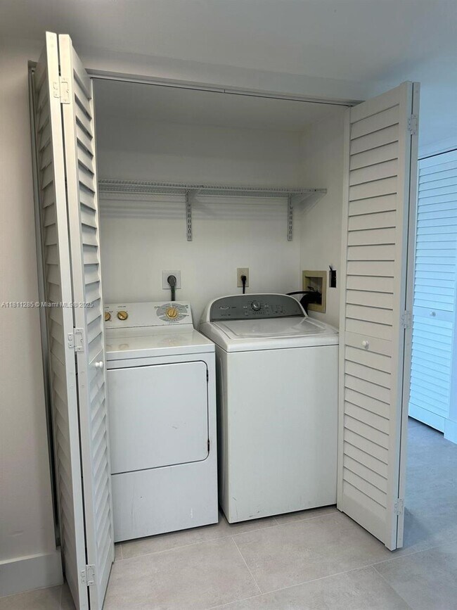 Building Photo - 9449 Boca Cove Cir