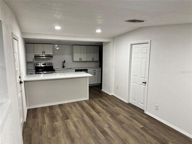 Building Photo - 38839 Miller Ave
