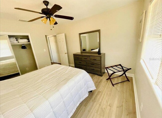Building Photo - 582 Revilo Blvd