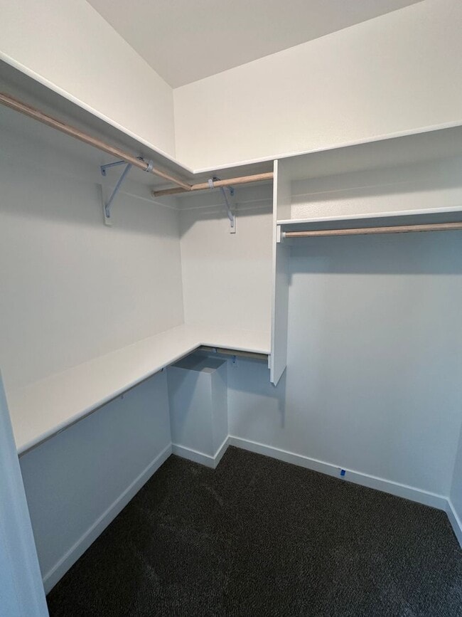 Building Photo - 4 Bedroom / 4 bath New Townhome. Every bedroom is its own Master Suite with your own full bathroo...