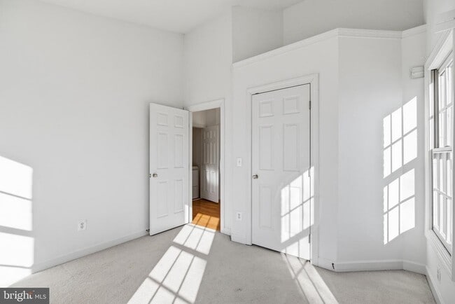 Building Photo - 1817 Fallbrook Ln