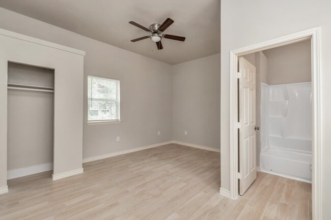 Building Photo - 211 Stiles St