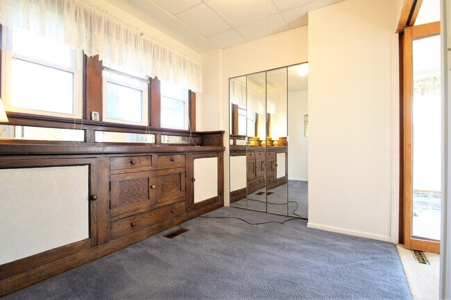 Building Photo - 3 Bedroom / 3 Bathroom Home | Near Downtown and Henry Doorly Zoo