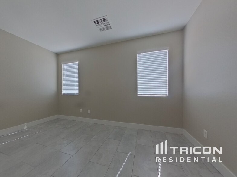 Building Photo - 3361 S 98th Ln