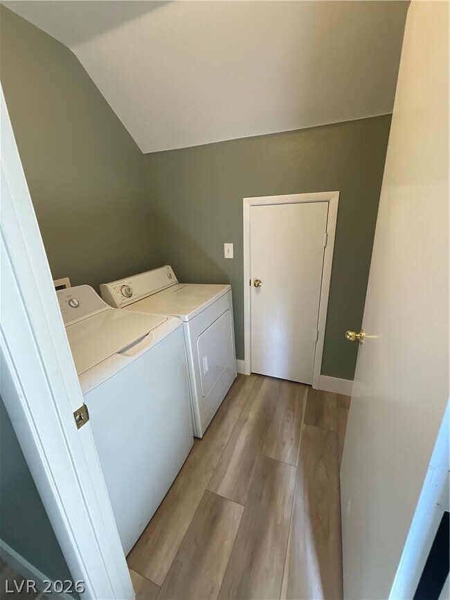 Building Photo - 5848 Red Dawn St