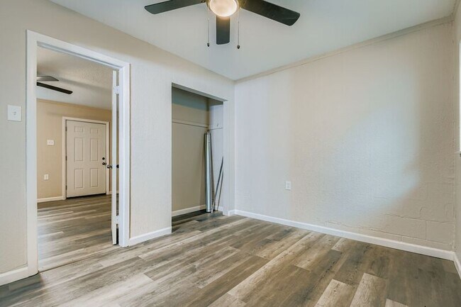 Building Photo - 1129 Valley Manor Ct