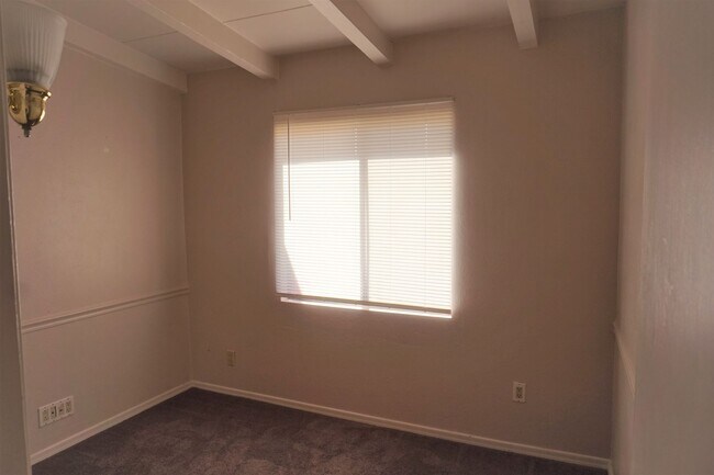 Building Photo - Close to Fort Huachuca