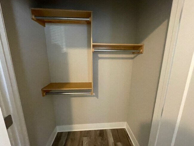 Building Photo - 16271/73 Ike Ct
