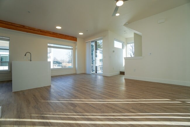 Building Photo - 4613 Iota St