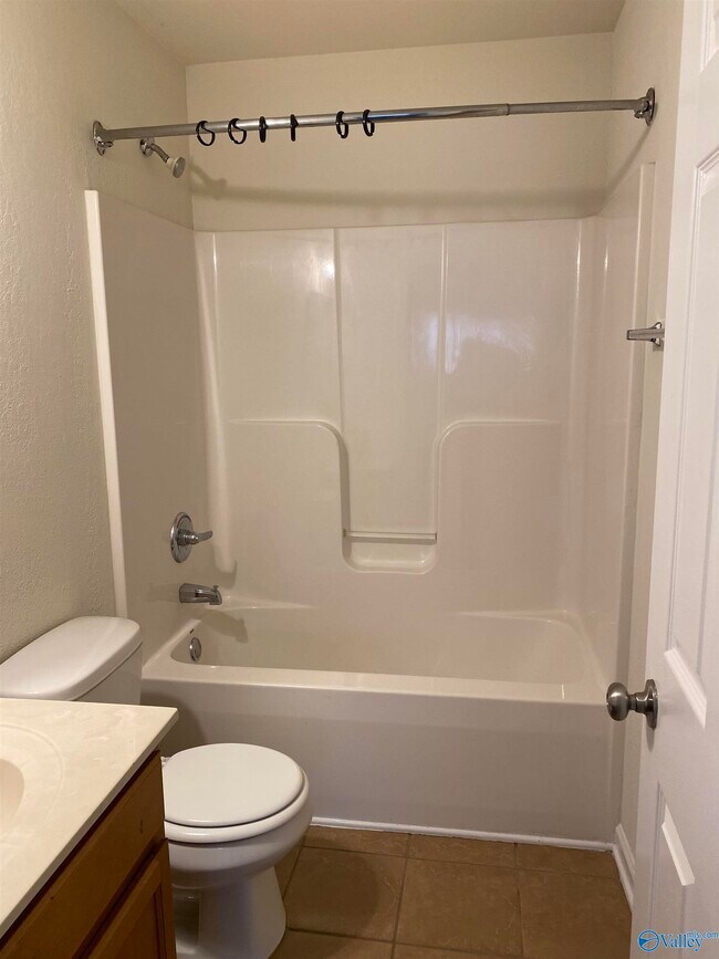 Building Photo - 3071 Lakeland Dr SW