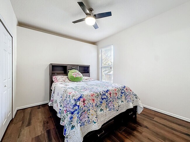 Building Photo - A home built for living well: 4Bedrooms/3Baths sophisticated home in Fells Cove!