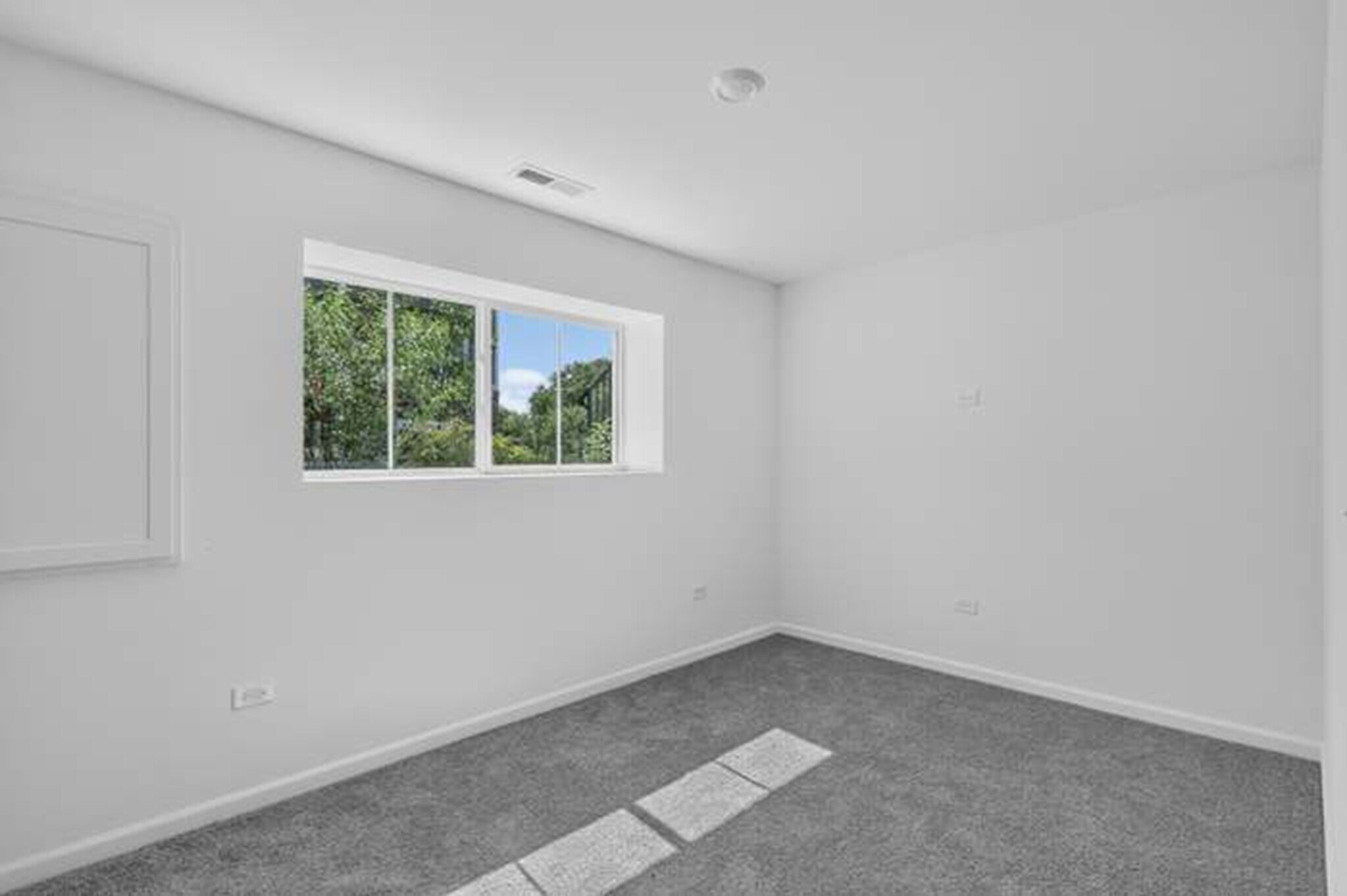 Building Photo - 445 Red Oak Cir